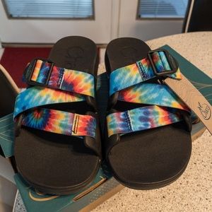 🔥BNWB CHACO TIE DYE SANDALS🔥